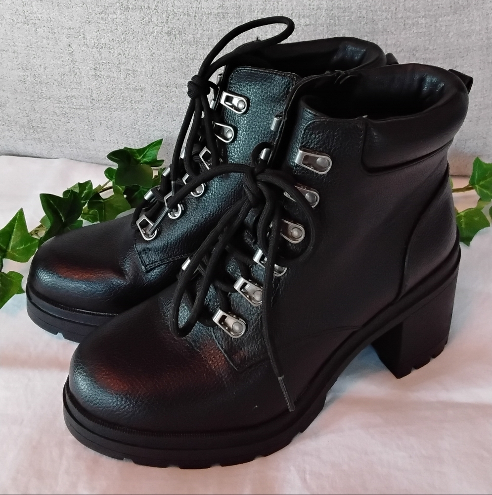 NOBO Womens Black Lace Up Combat Leather Boots